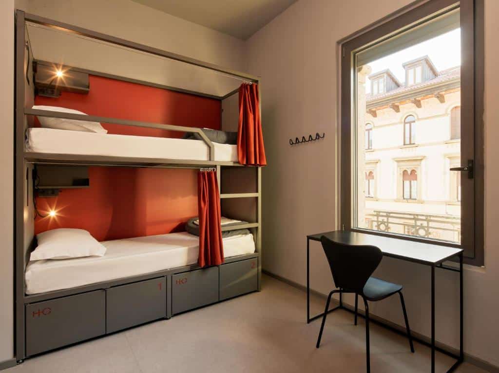 sale & lease back Hotello Padua hostel building