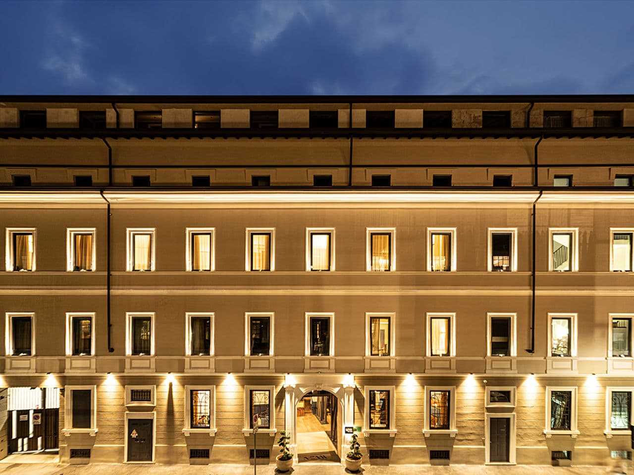 Nemi Hotel Milan luxury suites and courtyard garden